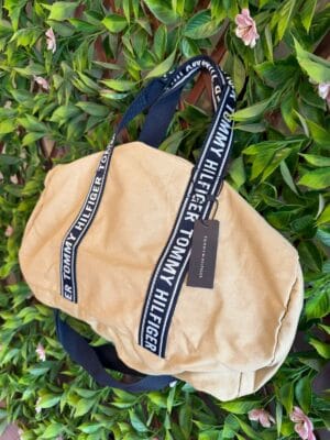 Mini bolso de gym Tommy Hilfiger original, nuevo. Color beige